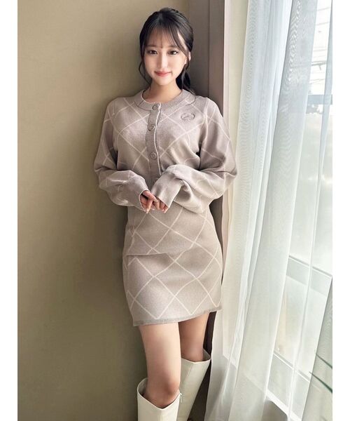 RESEXXY（リゼクシー）の「エンブロイダリーバイカラーニットカーディガン【セットアップ着用可能】（カーディガン/ボレロ・レディース・ホワイト/ベージュ/ブラック・FREE）」の6枚目の写真