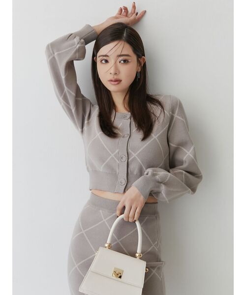 RESEXXY（リゼクシー）の「エンブロイダリーバイカラーニットカーディガン【セットアップ着用可能】（カーディガン/ボレロ・レディース・ホワイト/ベージュ/ブラック・FREE）」の18枚目の写真