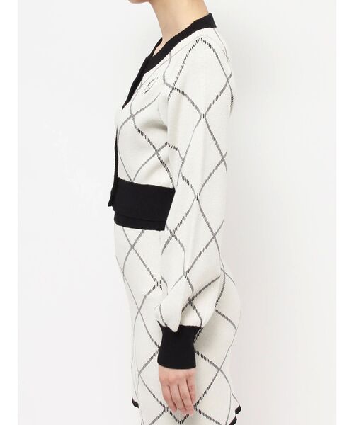 RESEXXY（リゼクシー）の「エンブロイダリーバイカラーニットカーディガン【セットアップ着用可能】（カーディガン/ボレロ・レディース・ホワイト/ベージュ/ブラック・FREE）」の22枚目の写真