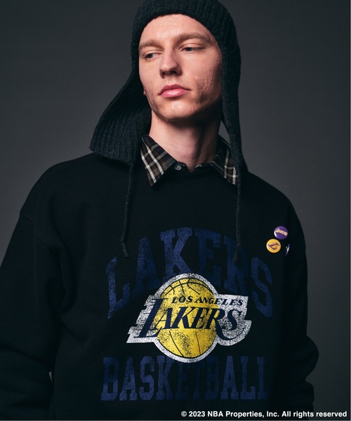 NBA（エヌビーエー）の「Off The Court by NBA / オフ・ザ・コート バイ NBA 別注プリントスウェット（スウェット・メンズ・アイボリー/コバルトブルー/グレー/ライトグレー/ブラックミックス/ブラック系その他/オレンジ/ブラック・LARGE/MEDIUM）」の5枚目の写真