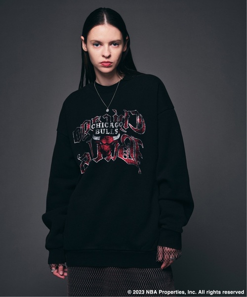 NBA（エヌビーエー）の「Off The Court by NBA / オフ・ザ・コート バイ NBA 別注プリントスウェット（スウェット・メンズ・アイボリー/コバルトブルー/グレー/ライトグレー/ブラックミックス/ブラック系その他/オレンジ/ブラック・LARGE/MEDIUM）」の3枚目の写真