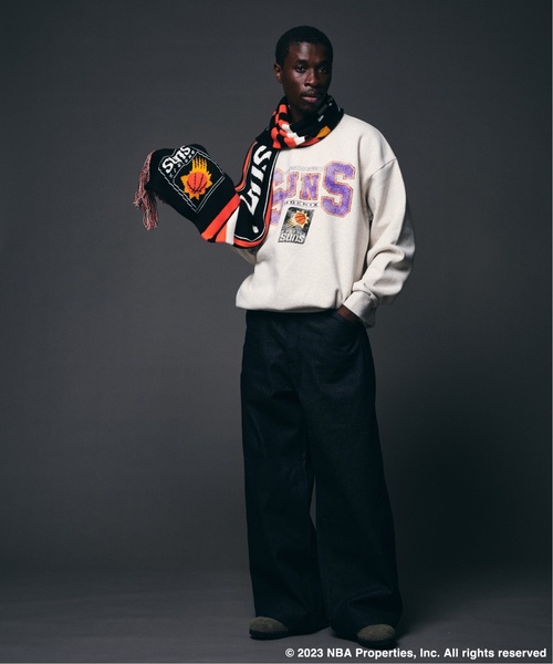 NBA（エヌビーエー）の「Off The Court by NBA / オフ・ザ・コート バイ NBA 別注プリントスウェット（スウェット・メンズ・アイボリー/コバルトブルー/グレー/ライトグレー/ブラックミックス/ブラック系その他/オレンジ/ブラック・LARGE/MEDIUM）」の10枚目の写真