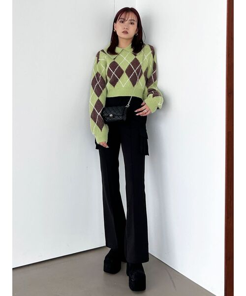 EMODA(エモダ)の「フィットフレアカーゴパンツ(カーゴパンツ・レディース・ブラック/カーキ・MEDIUM/SMALL)」の6枚目の写真