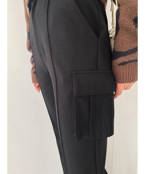 EMODA(エモダ)の「フィットフレアカーゴパンツ(カーゴパンツ・レディース・ブラック/カーキ・MEDIUM/SMALL)」の13枚目の写真