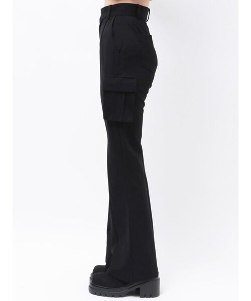 EMODA(エモダ)の「フィットフレアカーゴパンツ(カーゴパンツ・レディース・ブラック/カーキ・MEDIUM/SMALL)」の19枚目の写真