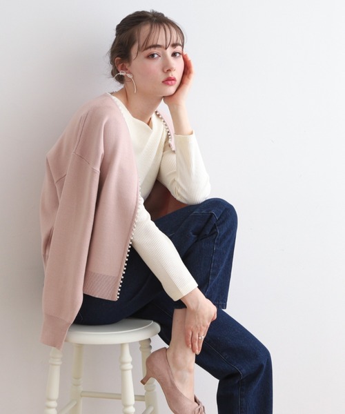 couture brooch(クチュールブローチ)の「◆【2024春新作】パール調トリミングカーディガン(カーディガン/ボレロ・レディース・アイボリー/ブラック/ピンク・42/38)」の3枚目の写真