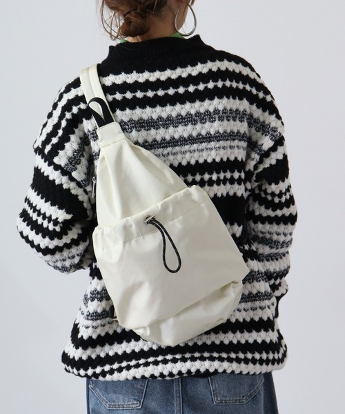 Legato Largo(レガートラルゴ)の「Legato Largo ドロストバッグ クロスボディバッグ(ボディバッグ/ウエストポーチ・レディース・アイボリー/ブラック/グレー・FREE)」の20枚目の写真