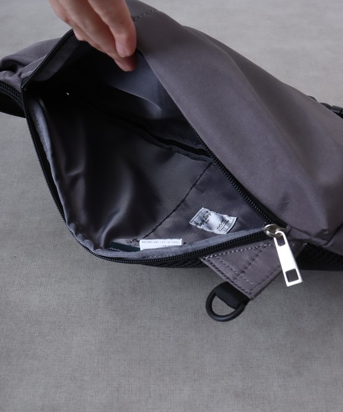 Legato Largo(レガートラルゴ)の「Legato Largo ドロストバッグ クロスボディバッグ(ボディバッグ/ウエストポーチ・レディース・アイボリー/ブラック/グレー・FREE)」の10枚目の写真