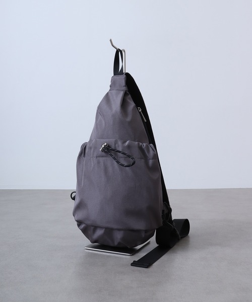 Legato Largo(レガートラルゴ)の「Legato Largo ドロストバッグ クロスボディバッグ(ボディバッグ/ウエストポーチ・レディース・アイボリー/ブラック/グレー・FREE)」の6枚目の写真