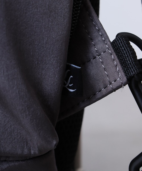 Legato Largo(レガートラルゴ)の「Legato Largo ドロストバッグ クロスボディバッグ(ボディバッグ/ウエストポーチ・レディース・アイボリー/ブラック/グレー・FREE)」の18枚目の写真