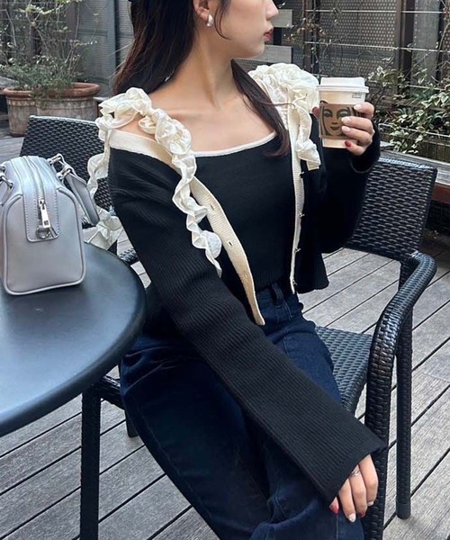 one after another NICE CLAUP(ワンアフターアナザーナイスクラップ)の「肩リボンニットビスチェ(キャミソール・レディース・ブラック/サックスブルー/オフホワイト/ホワイト×ブラック・FREE)」の6枚目の写真