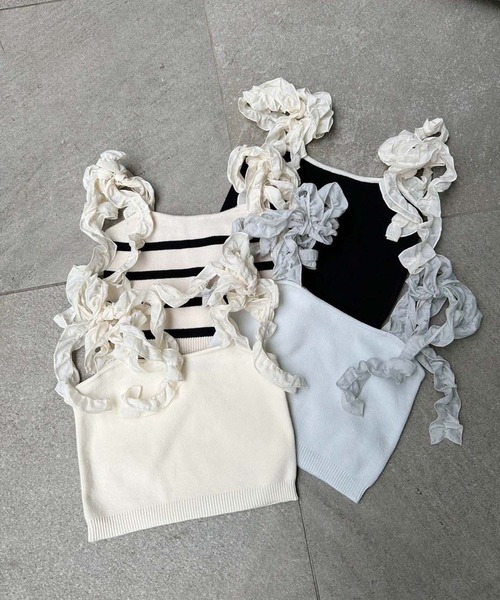 one after another NICE CLAUP(ワンアフターアナザーナイスクラップ)の「肩リボンニットビスチェ(キャミソール・レディース・ブラック/サックスブルー/オフホワイト/ホワイト×ブラック・FREE)」の8枚目の写真