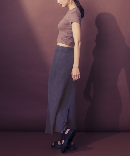 Tuche(トゥシェ)の「Tuche/トゥシェ 7DAYS LOOKS 半袖クロップドTシャツ(Tシャツ/カットソー・レディース・チャコールグレー/ブラック/ホワイト/アイボリー・MEDIUM/LARGE)」の18枚目の写真