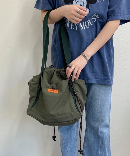 UNIVERSAL OVERALL(ユニバーサルオーバーオール)の「【UNIVERSAL OVERALL/ユニバーサルオーバーオール】 SHINGEN BUDOU BAG M(ショルダーバッグ・レディース・チャコールグレー/ブラック/キナリ・FREE)」の1枚目の写真