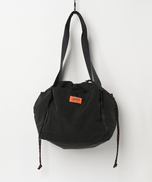 UNIVERSAL OVERALL(ユニバーサルオーバーオール)の「【UNIVERSAL OVERALL/ユニバーサルオーバーオール】 SHINGEN BUDOU BAG M(ショルダーバッグ・レディース・チャコールグレー/ブラック/キナリ・FREE)」の4枚目の写真