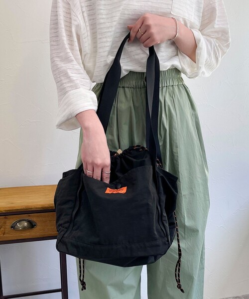 UNIVERSAL OVERALL(ユニバーサルオーバーオール)の「【UNIVERSAL OVERALL/ユニバーサルオーバーオール】 SHINGEN BUDOU BAG M(ショルダーバッグ・レディース・チャコールグレー/ブラック/キナリ・FREE)」の12枚目の写真