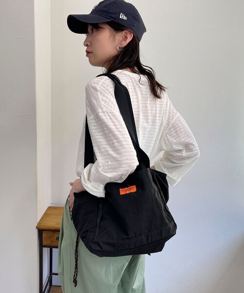 UNIVERSAL OVERALL(ユニバーサルオーバーオール)の「【UNIVERSAL OVERALL/ユニバーサルオーバーオール】 SHINGEN BUDOU BAG M(ショルダーバッグ・レディース・チャコールグレー/ブラック/キナリ・FREE)」の14枚目の写真