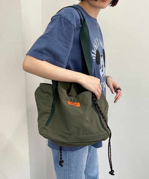 UNIVERSAL OVERALL(ユニバーサルオーバーオール)の「【UNIVERSAL OVERALL/ユニバーサルオーバーオール】 SHINGEN BUDOU BAG M(ショルダーバッグ・レディース・チャコールグレー/ブラック/キナリ・FREE)」の19枚目の写真