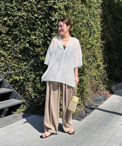 NOLLEY’S Sophi(ノーリーズソフィ)の「ウォッシャブルツイルツータックワイドパンツ(その他パンツ・レディース・カーキ/オフホワイト/チャコールグレー・36/38/34)」の16枚目の写真