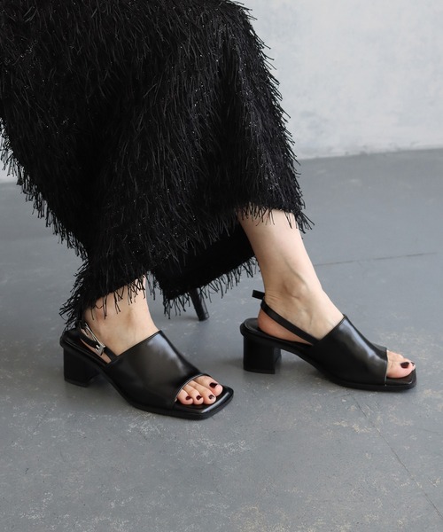 cheriella(シェリエラ)の「【cheriella】オープントゥサンダル(サンダル・レディース・ブラック/アイボリー・L(24.5cm)/M(23.5cm)/S(22.5cm))」の2枚目の写真