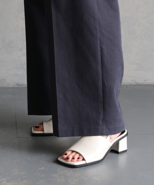 cheriella(シェリエラ)の「【cheriella】オープントゥサンダル(サンダル・レディース・ブラック/アイボリー・L(24.5cm)/M(23.5cm)/S(22.5cm))」の5枚目の写真