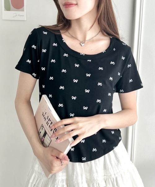 Loueme(ルエム)の「プチリボンプリントTシャツ(Tシャツ/カットソー・レディース・グレー/ブラック/ホワイト・FREE)」の1枚目の写真