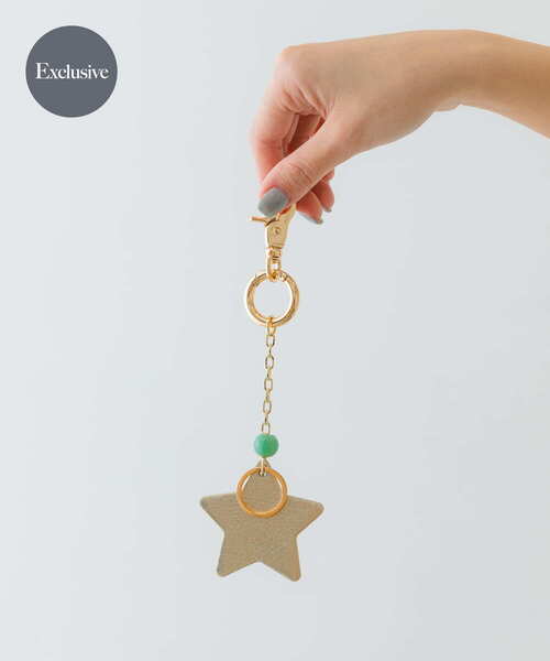 RODE SKO（ロデスコ）の「『別注』Hashibami×RODESKO　イニシャルチャーム（キーホルダー・レディース・ベージュ/ゴールド/ライトカーキ/ブルー系その他/ライトピンク・ONE）」の5枚目の写真