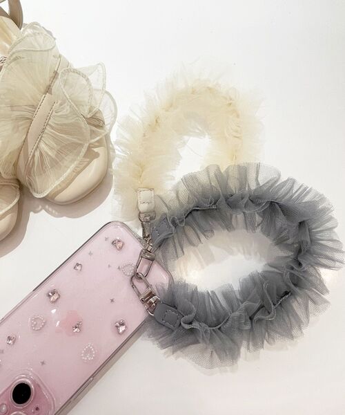 MAJESTIC LEGON（マジェスティックレゴン）の「チュールストラップ（スマホグッズ・レディース・グレー/アイボリー・FREE）」の2枚目の写真