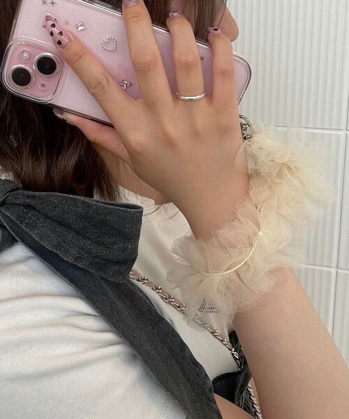 MAJESTIC LEGON（マジェスティックレゴン）の「チュールストラップ（スマホグッズ・レディース・グレー/アイボリー・FREE）」の3枚目の写真