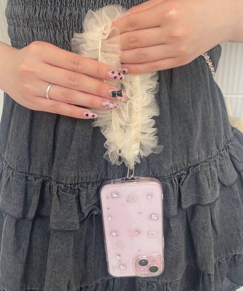 MAJESTIC LEGON（マジェスティックレゴン）の「チュールストラップ（スマホグッズ・レディース・グレー/アイボリー・FREE）」の4枚目の写真