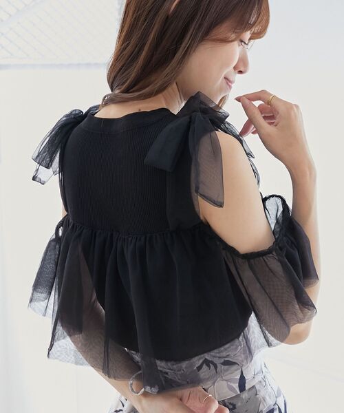 MAJESTIC LEGON(マジェスティックレゴン)の「肩リボンチュールフリルニット(ニット/セーター・レディース・グレー/アイボリー/ブラック・MEDIUM)」の1枚目の写真