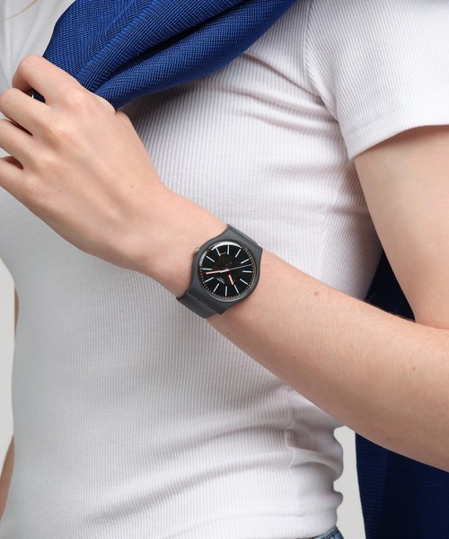 SWATCH（スウォッチ）の「COBBLESTONE STREET（アナログ腕時計・レディース・グレー・FREE）」の7枚目の写真