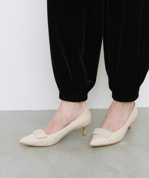 Launa lea(ラウナレア)の「【定番人気】5cmバックルポインテッドトゥパンプス(0573)(パンプス・レディース・ブラック/モカ/ブラックミックス/ブルー/ピンク/グレー系その他/ホワイト/ベージュ/ライトブルー/ボルドー/ネイビー系1/ベージュ系/ライトピンク/ネイビー系/ホワイト系その他・22.5cm/23.5cm/24.5cm/23.0cm/24.0cm/25.0cm/22.0cm)」の2枚目の写真