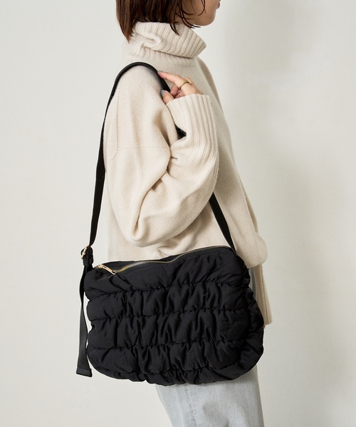 LE TALON(ルタロン)の「LE TALON QUILTING PUFF CB バッグ(ショルダーバッグ・レディース・ブラック/ベージュ・FREE)」の2枚目の写真