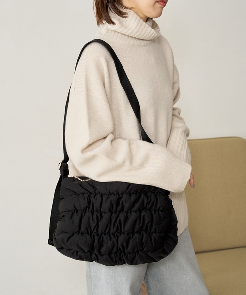 LE TALON(ルタロン)の「LE TALON QUILTING PUFF CB バッグ(ショルダーバッグ・レディース・ブラック/ベージュ・FREE)」の3枚目の写真