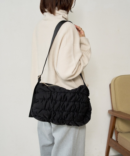 LE TALON(ルタロン)の「LE TALON QUILTING PUFF CB バッグ(ショルダーバッグ・レディース・ブラック/ベージュ・FREE)」の4枚目の写真