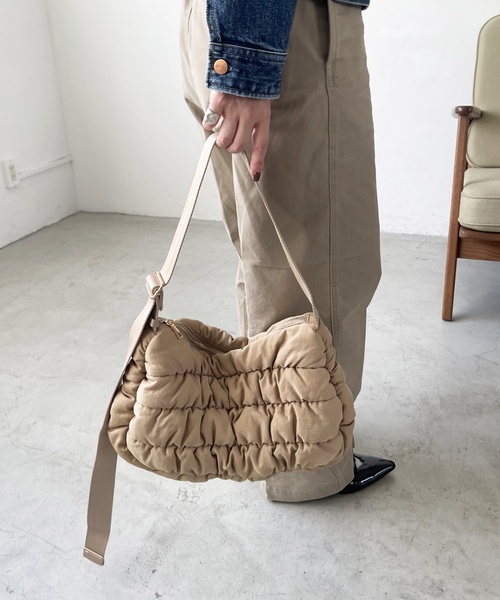 LE TALON(ルタロン)の「LE TALON QUILTING PUFF CB バッグ(ショルダーバッグ・レディース・ブラック/ベージュ・FREE)」の5枚目の写真