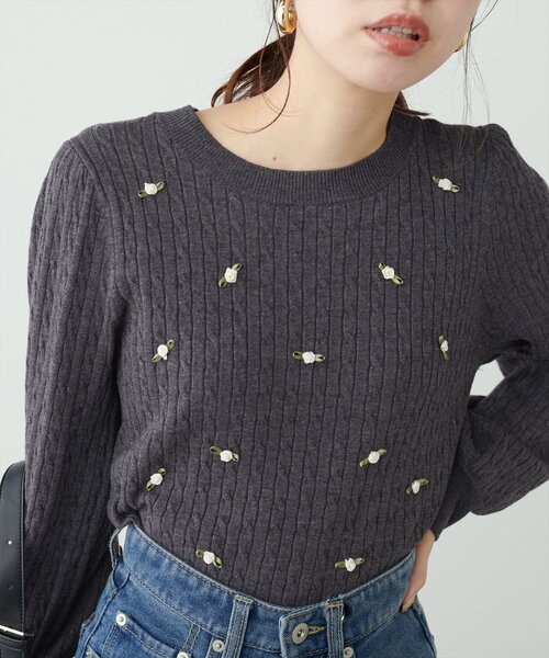 natural couture(ナチュラルクチュール)の「ミニローズケーブルニットプルオーバー(ニット/セーター・レディース・ネイビー/チャコールグレー/アイボリー・FREE)」の9枚目の写真