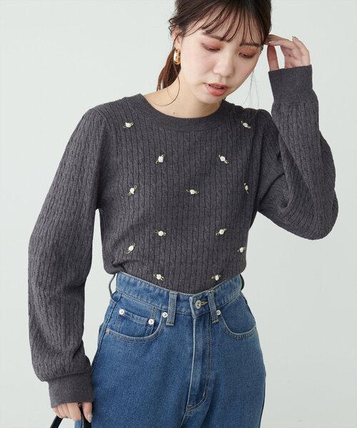 natural couture(ナチュラルクチュール)の「ミニローズケーブルニットプルオーバー(ニット/セーター・レディース・ネイビー/チャコールグレー/アイボリー・FREE)」の10枚目の写真