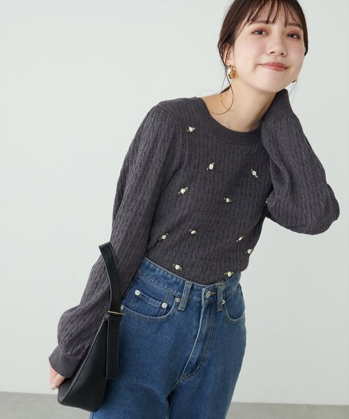 natural couture(ナチュラルクチュール)の「ミニローズケーブルニットプルオーバー(ニット/セーター・レディース・ネイビー/チャコールグレー/アイボリー・FREE)」の11枚目の写真