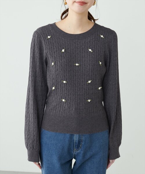 natural couture(ナチュラルクチュール)の「ミニローズケーブルニットプルオーバー(ニット/セーター・レディース・ネイビー/チャコールグレー/アイボリー・FREE)」の19枚目の写真
