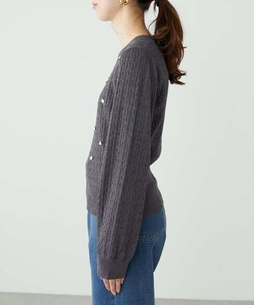 natural couture(ナチュラルクチュール)の「ミニローズケーブルニットプルオーバー(ニット/セーター・レディース・ネイビー/チャコールグレー/アイボリー・FREE)」の20枚目の写真