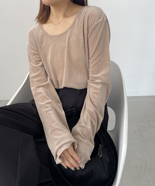 CAPRICIEUX LE'MAGE(カプリシューレマージュ)の「ストーンベロアロンT(Tシャツ/カットソー・レディース・ベージュ/ブラック・FREE)」の2枚目の写真