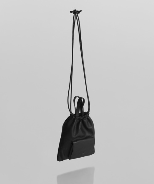 YArKA（ヤーカ）の「【YArKA/ヤーカ】 real leather drawstring shoulder mini bag [bdbd4]/ リアルレザー巾着風ハンドル付ショルダーバッグ（ハンドバッグ・メンズ・ブラック・FREE）」の3枚目の写真