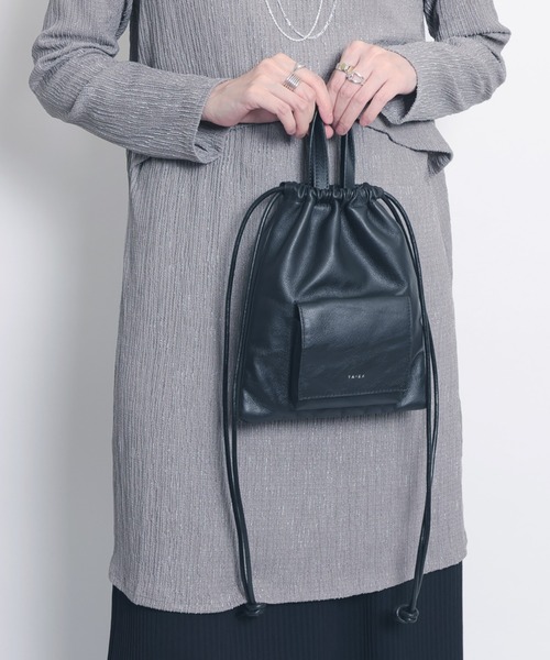 YArKA（ヤーカ）の「【YArKA/ヤーカ】 real leather drawstring shoulder mini bag [bdbd4]/ リアルレザー巾着風ハンドル付ショルダーバッグ（ハンドバッグ・メンズ・ブラック・FREE）」の19枚目の写真