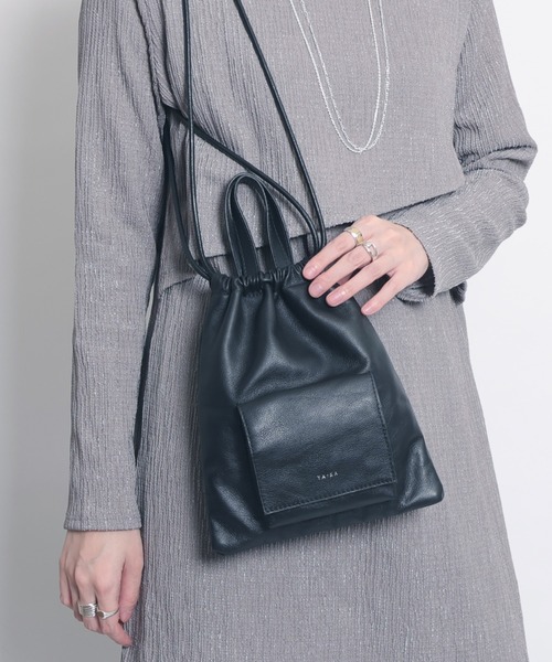 YArKA（ヤーカ）の「【YArKA/ヤーカ】 real leather drawstring shoulder mini bag [bdbd4]/ リアルレザー巾着風ハンドル付ショルダーバッグ（ハンドバッグ・メンズ・ブラック・FREE）」の20枚目の写真