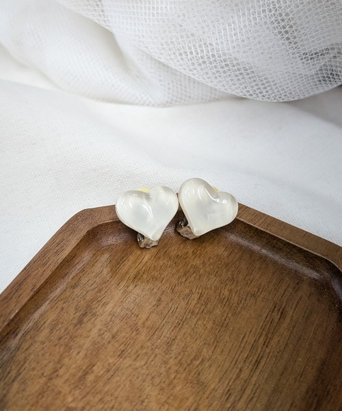 RUBY AND YOU（ルビーアンドユー）の「［select］ぷっくりハートイヤリング（イヤリング・レディース・ホワイト・FREE）」の3枚目の写真
