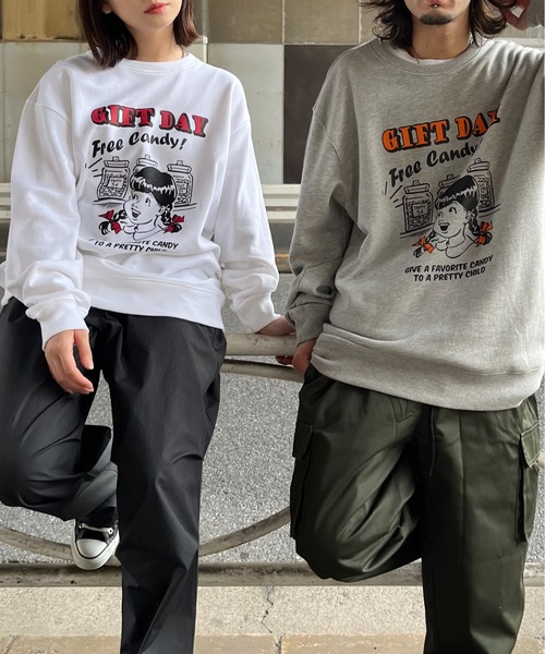 spiritoso(スピリトーゾ)の「【spiritoso】GIFT DAY ガールデザインプリント 裏毛スウェット(スウェット・レディース・ホワイト/グレー系その他・FREE)」の5枚目の写真