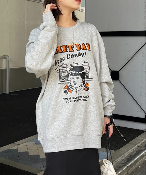 spiritoso(スピリトーゾ)の「【spiritoso】GIFT DAY ガールデザインプリント 裏毛スウェット(スウェット・レディース・ホワイト/グレー系その他・FREE)」の17枚目の写真