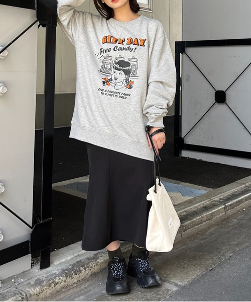 spiritoso(スピリトーゾ)の「【spiritoso】GIFT DAY ガールデザインプリント 裏毛スウェット(スウェット・レディース・ホワイト/グレー系その他・FREE)」の19枚目の写真